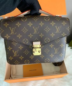 Louis Vuitton Pochette Metis Monogram